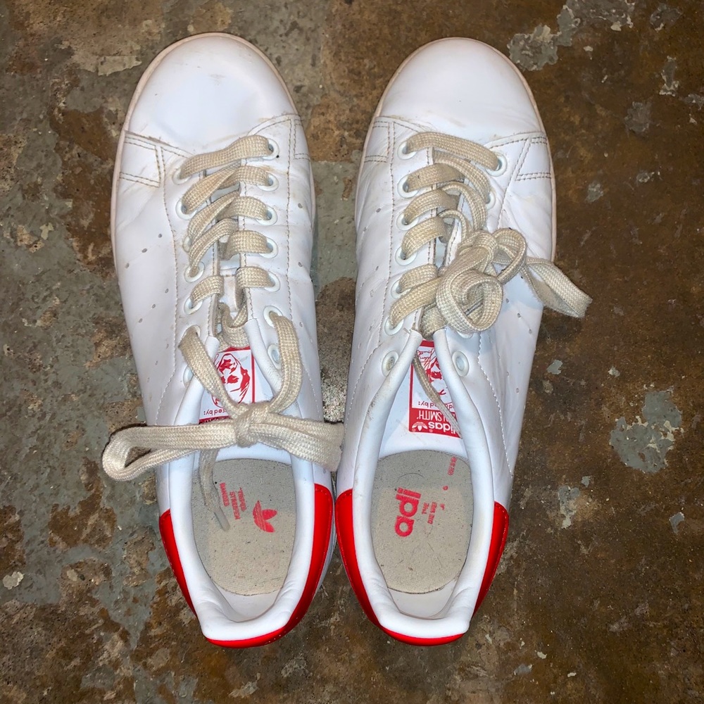 Adidas originals Stan Smith in white/red